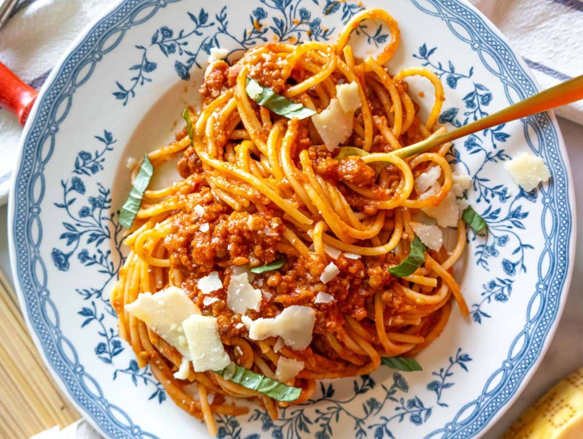 Minute One-Pot Lentil Bolognese: Healthy Weeknight Meal